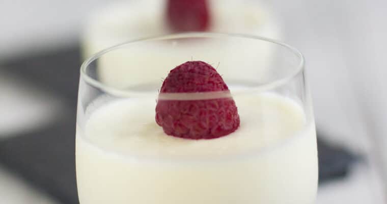 Panacotta chèvre au cœur de framboises