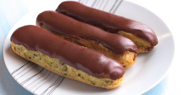 Pastelería CAP eclair de chocolate